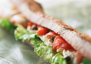 札幌のスープカレーの名店「奥芝商店 実家店」の魅力と店舗情報